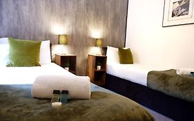 Cosy Apartment Nearby Train Station!